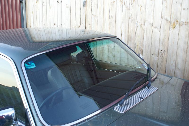 XJ6 Jaguar SIII Windscreen.JPG
